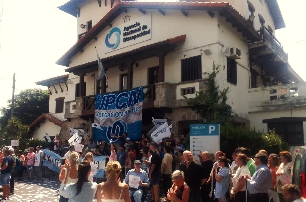Protesta por despidos en la Andis (Sonido Gremial)