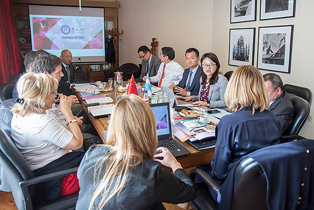 Delegación de la Universidad de Jinan en su visita a la UNC 01