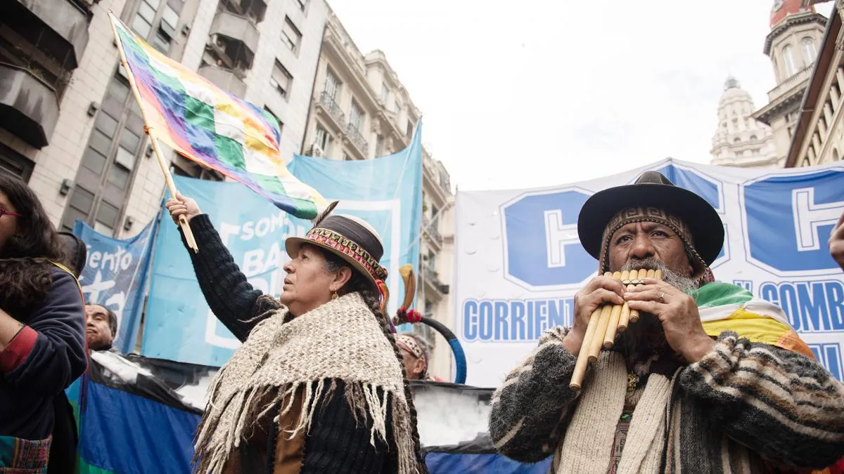 pareja discriminada Pueblos originariosby Télam