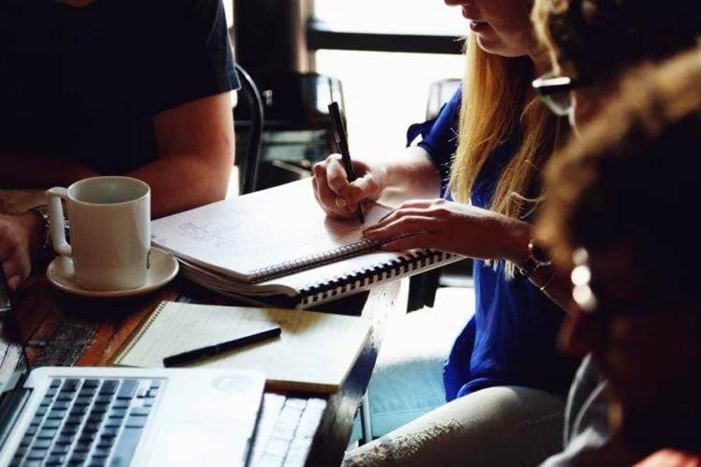 Mujer trabajo hombres