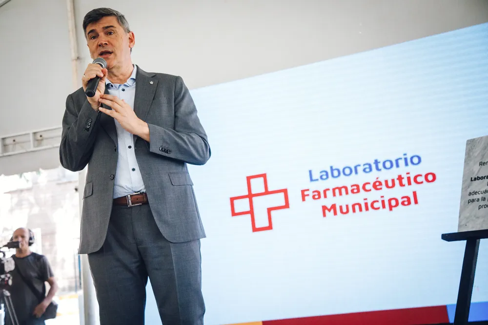 Passerini en la puesta en valor del Laboratorio Farmacéutico Municipal (Municipalidad de Córdoba) 1