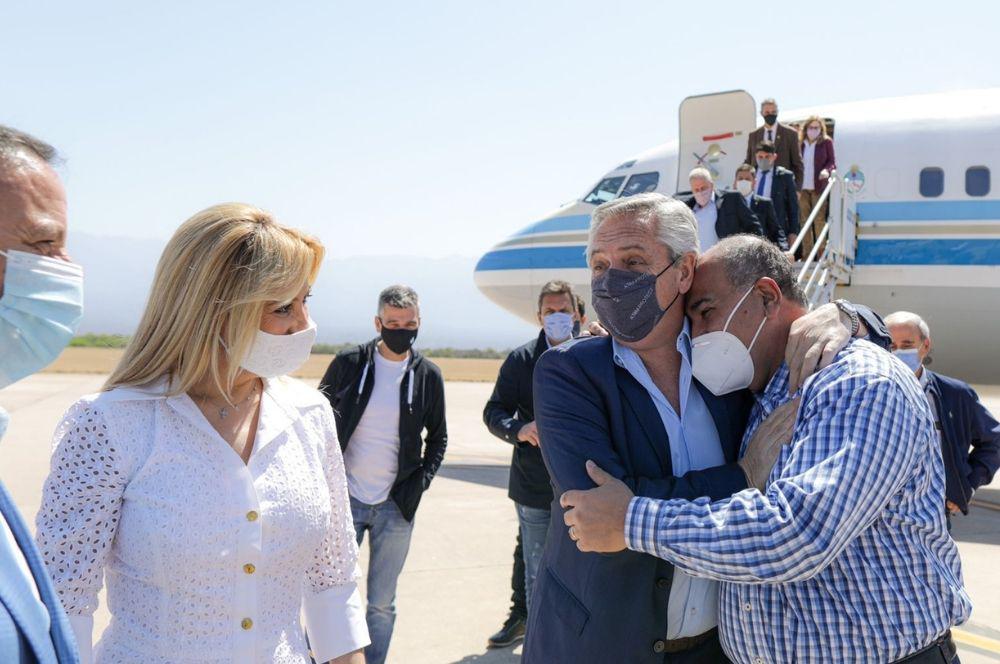 Fernández en La Rioja con Manzur Quintela y Yañez