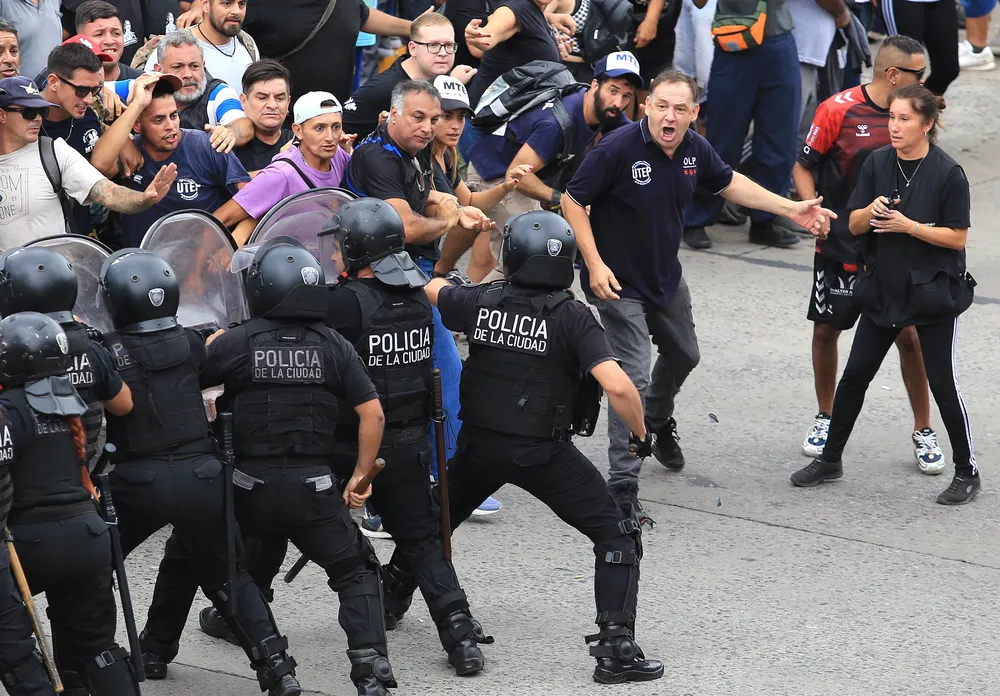 La Policía reprimió a manifestantes en Buenos Aires (NA)