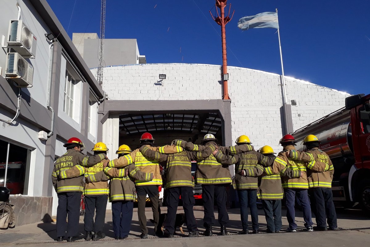 abrazo bomberos