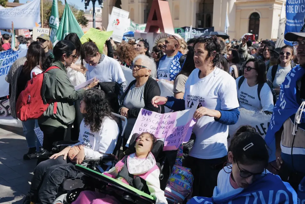 03Vigilia en Córdoba por la Ley de Emergencia en Discapacidad (Lucrecia Bianchini) 02
