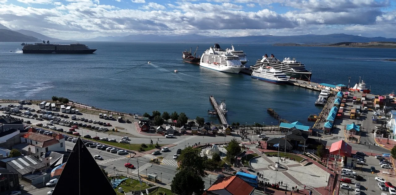 Puerto de Ushuaia by NA