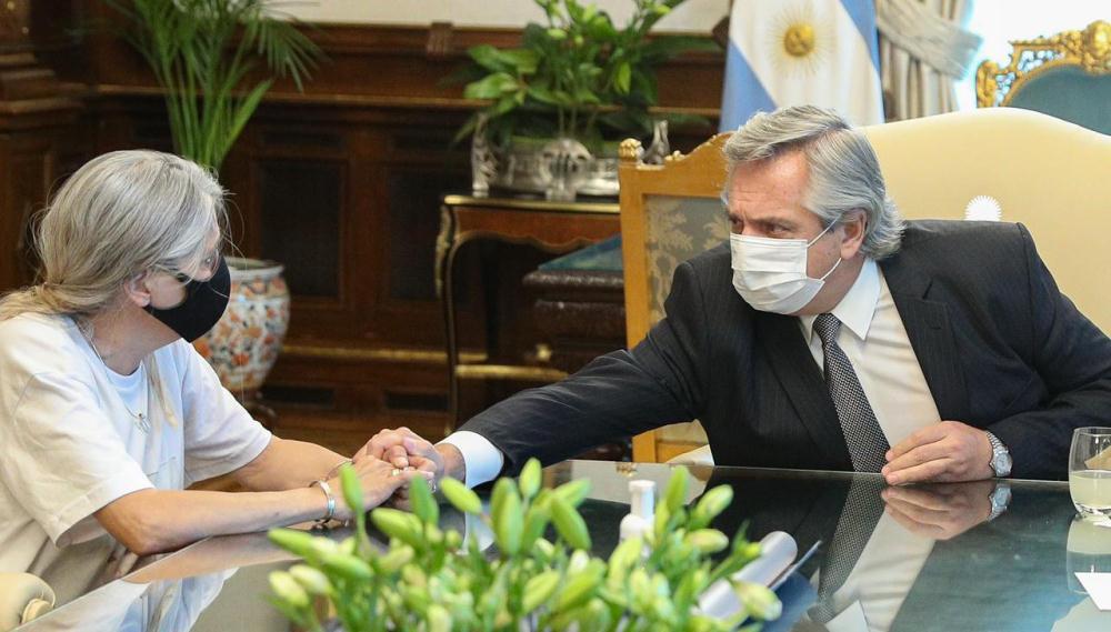 Alberto con mamá de Úrsula by Presidencia