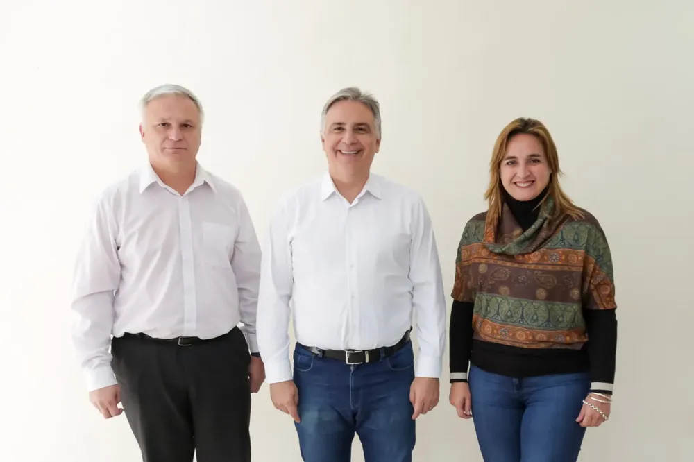 Gabriel Frizza con Llaryora y Prunotto
