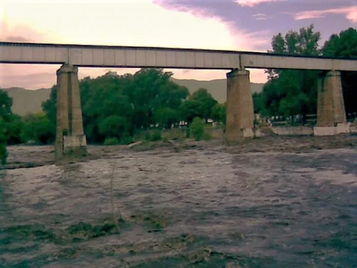 Creciente en río Cosquín (Carlos Paz Vivo)