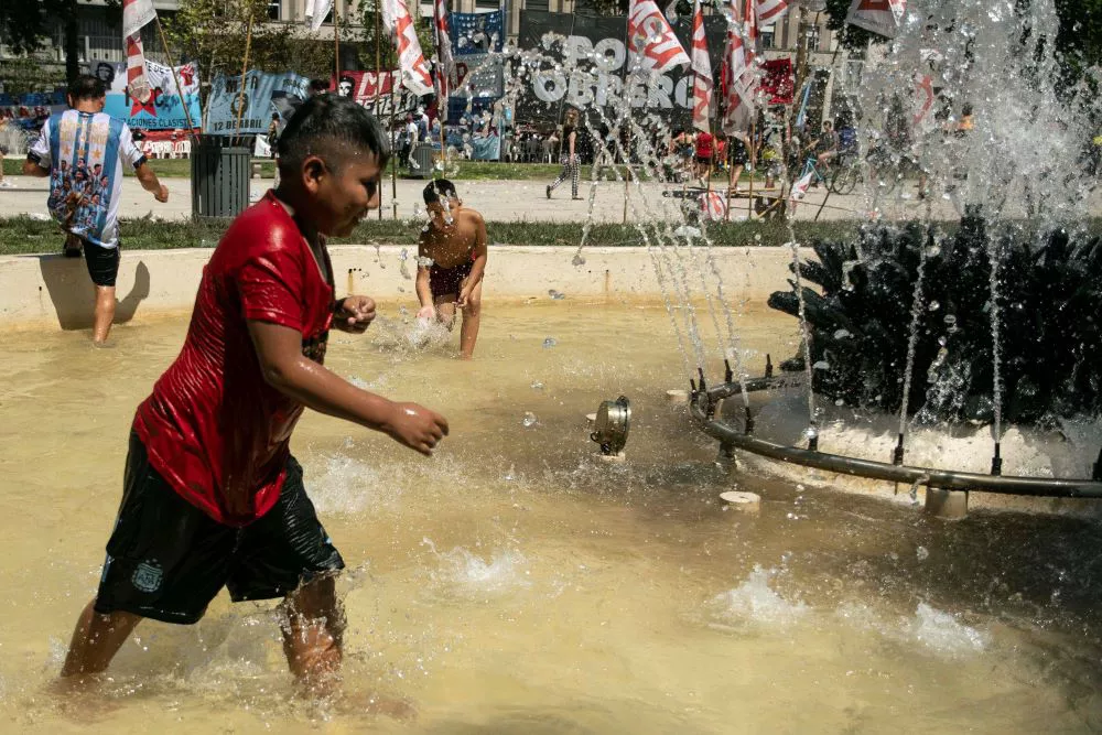 Calor en la ciudad 2 by Télam