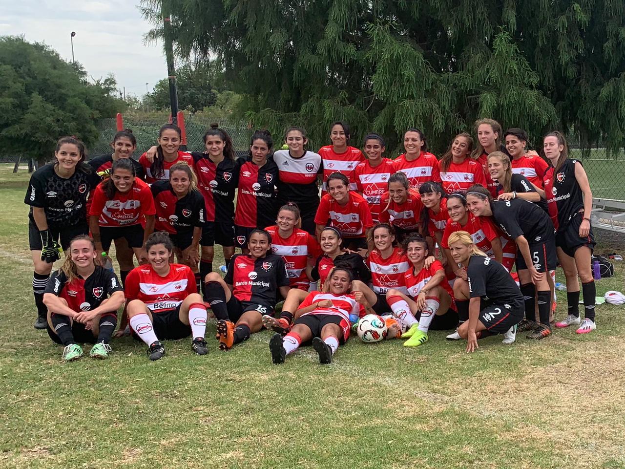 Exitosa gira del fútbol femenino de Universitario por Rosario