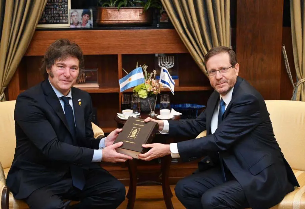 multimedia.normal.a3ce26daa95fbfb8.MDYtMDItMjAyNF9lbF9wcmVzaWRlbnRlX2phdmllcl9fbm9ybWFsLndlYnA%3D