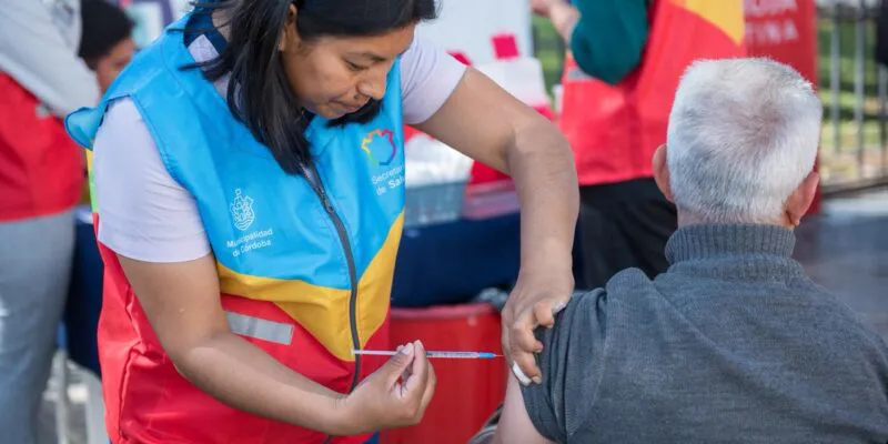 Amplían la vacunación contra el dengue: personas de hasta 59 años pueden recibir las dosis thumbnail