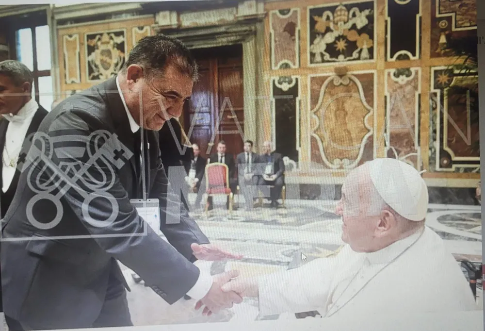 El rector de la Universidad Provincial de Córdoba Jorge Jaimez junto al Papa Francisco