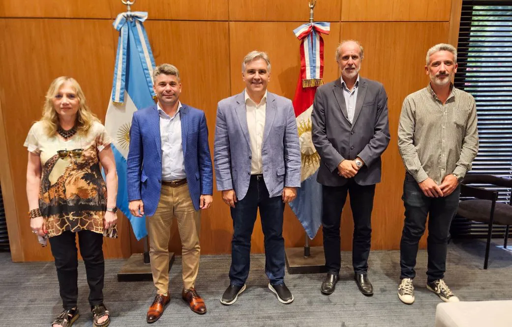 Llaryora y la DAIA by Municip Cba