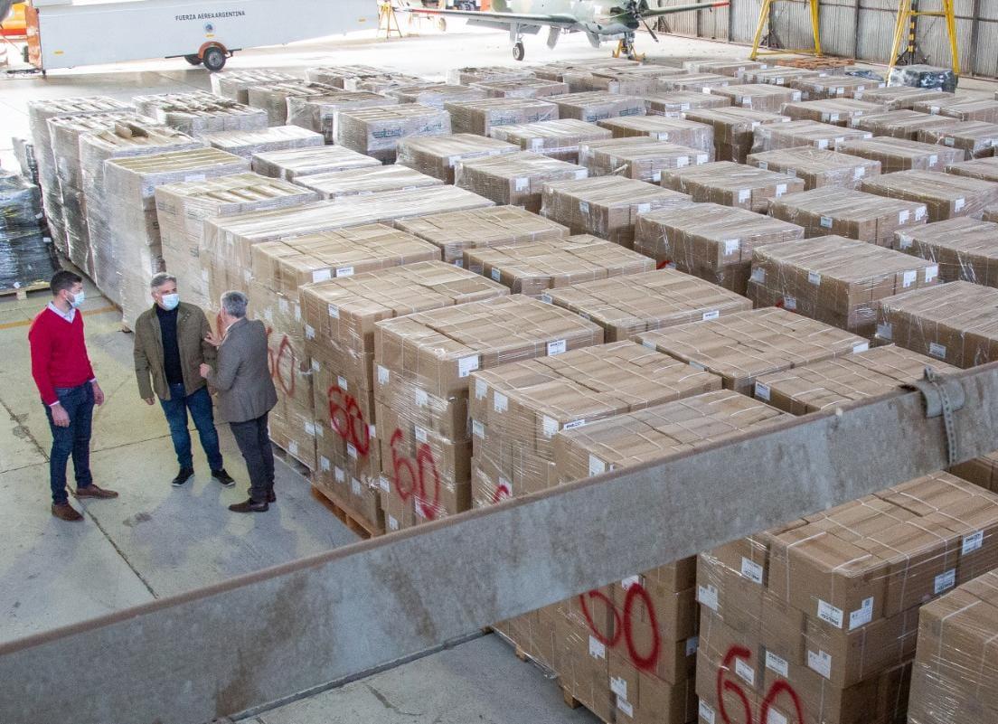 Llaryora recibió luminarias LED MUnicba
