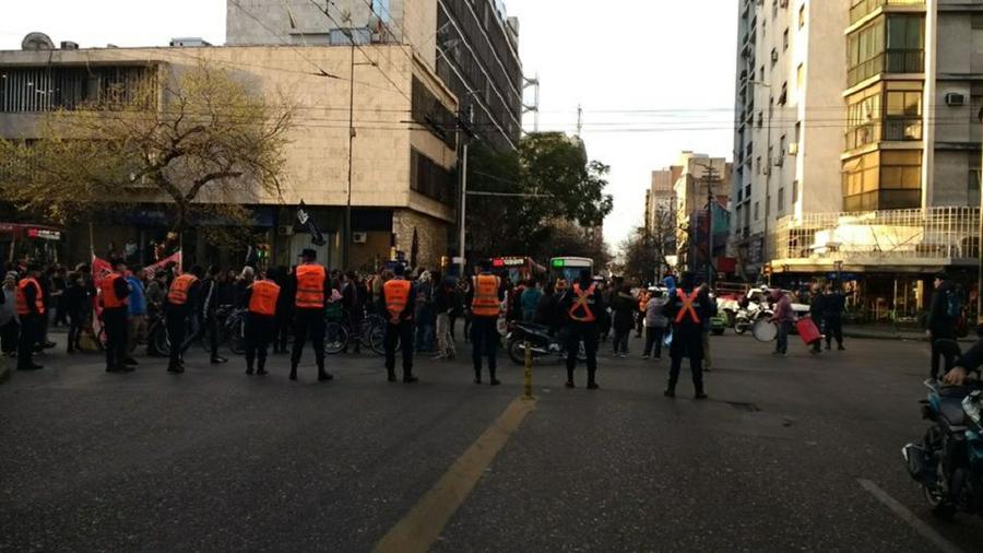 Policia marcha Mucho Palo Noticias