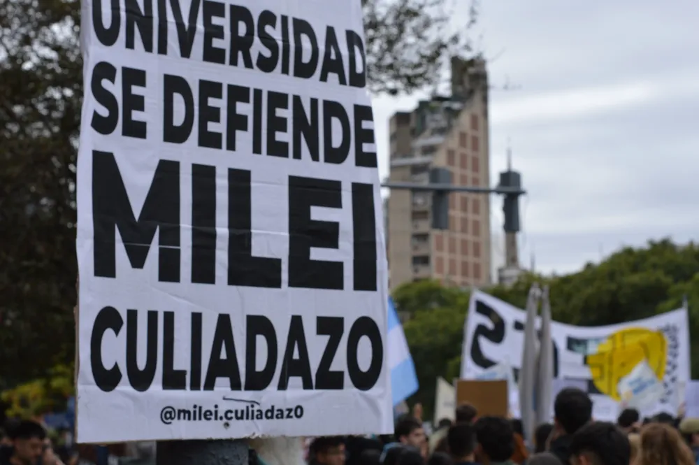 MARCHA universitaria by Miriam Campos LNM