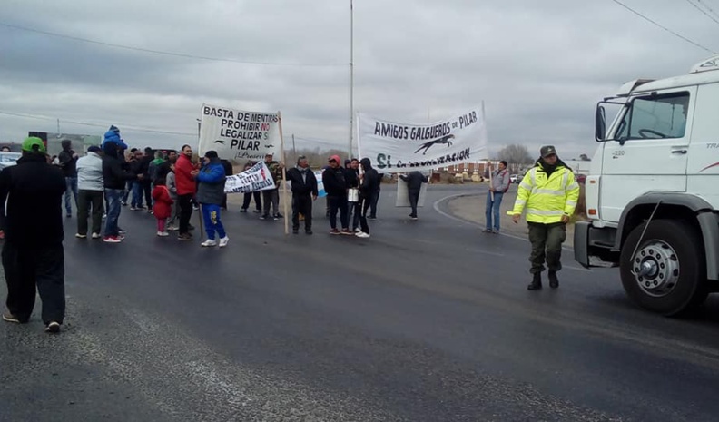 Protesta de galgueros by FM Studio 1009