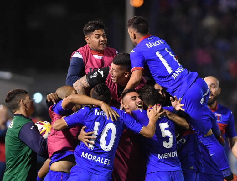 Tigre goleó a Atlético Tucumán y está a un paso de la Superfinal