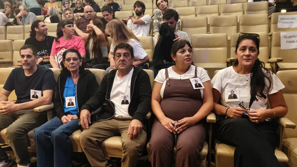 Familiares Identificaciones en La Perla by LNM