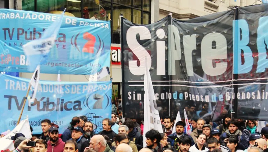 Manifestación de trabajadoras y trabajadores de la TV Pública