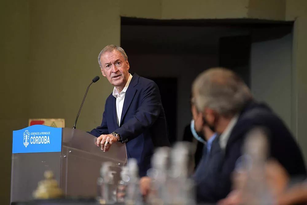 Mientras acentúa su rol opositor y disputa el electorado al Juntos por el Cambio, Juan Schiaretti tiene en su poder la carta que puede redifinir las estrategias que se desplegarán en Córdoba la fecha de las elecciones