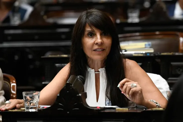 El peronismo busca impedir la asunción de la senadora libertaria Lorena Villaverde, vinculada a "Fred" Machado thumbnail