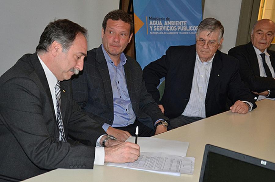ambiente-firma-convenio-con-universidades-1