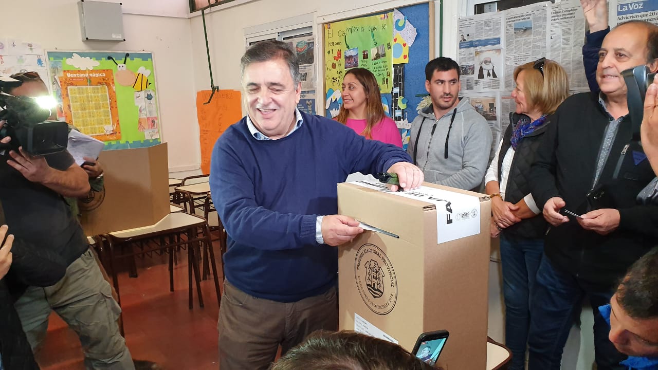 negri votando - prensa (3)