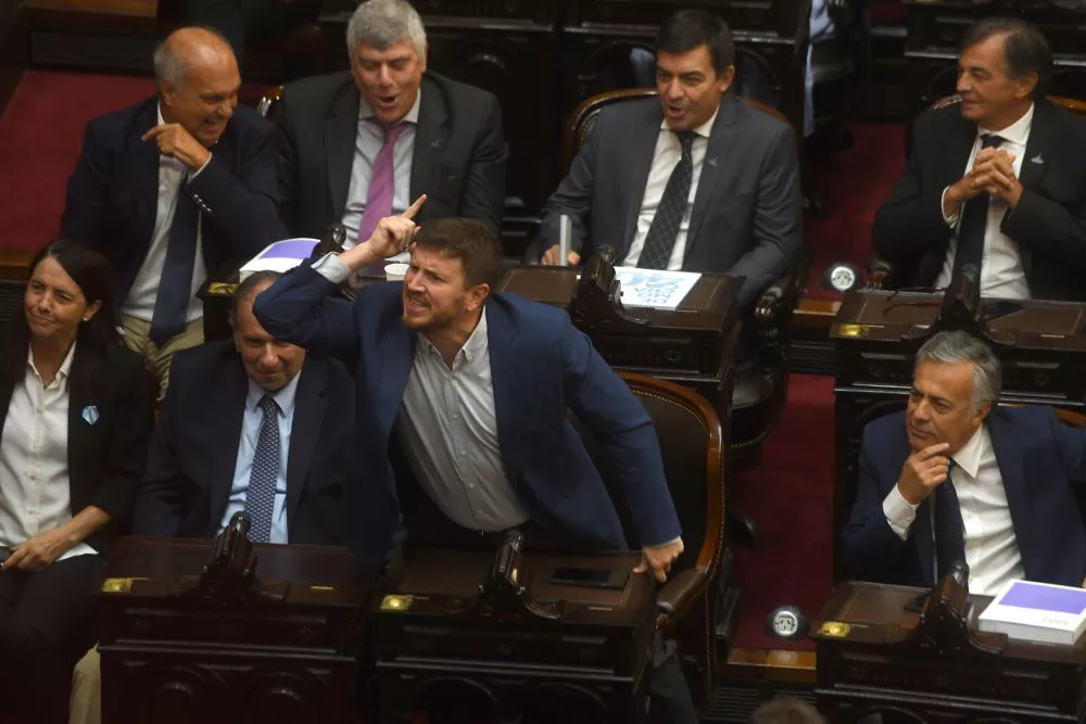 Opositores en el Congreso 2 by Télam