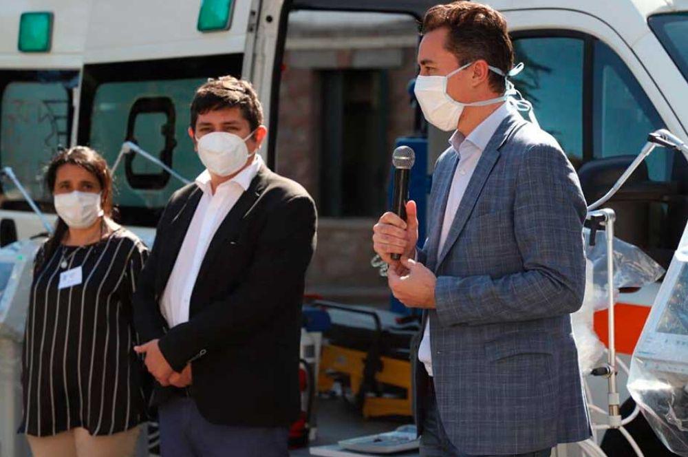 Entrega de insumos médicos en el Hospital Domingo Funes