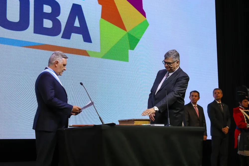 Llaryora toma juramento a su gabinete 2