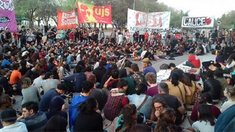 Asamblea Interfacultades by Twitter