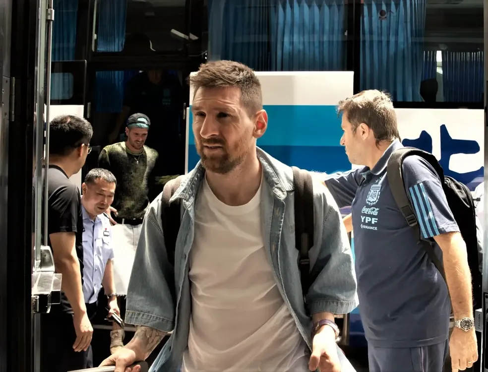 Messi llegó a Beijing (Selección Argentina)