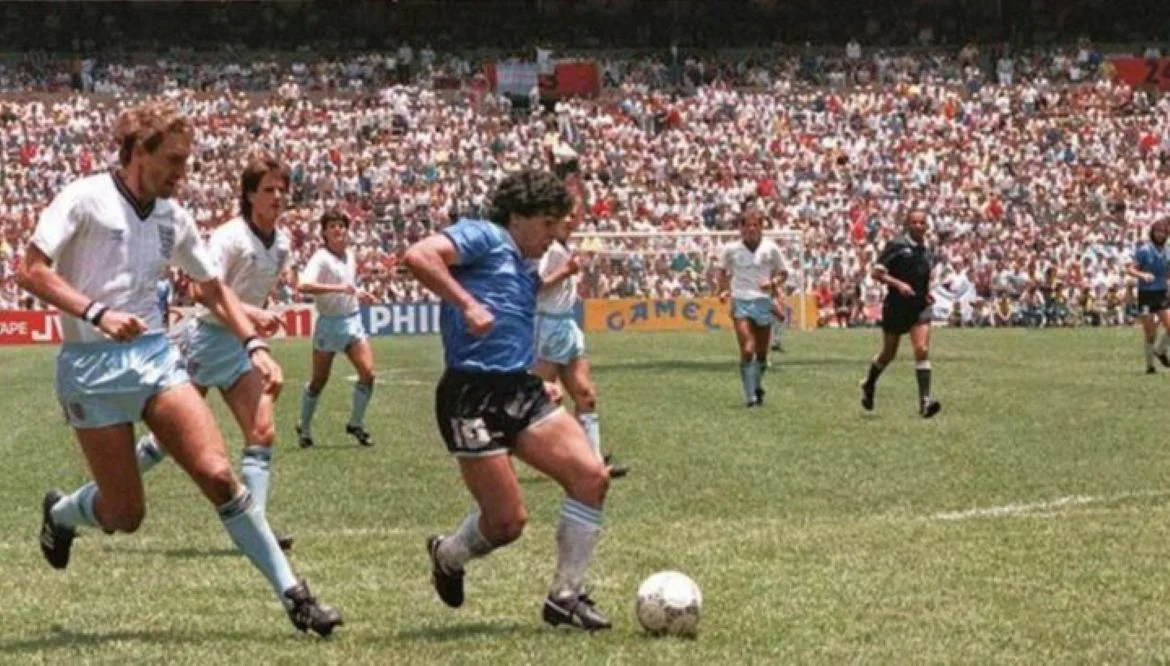 Maradona en el Azteca gentileza