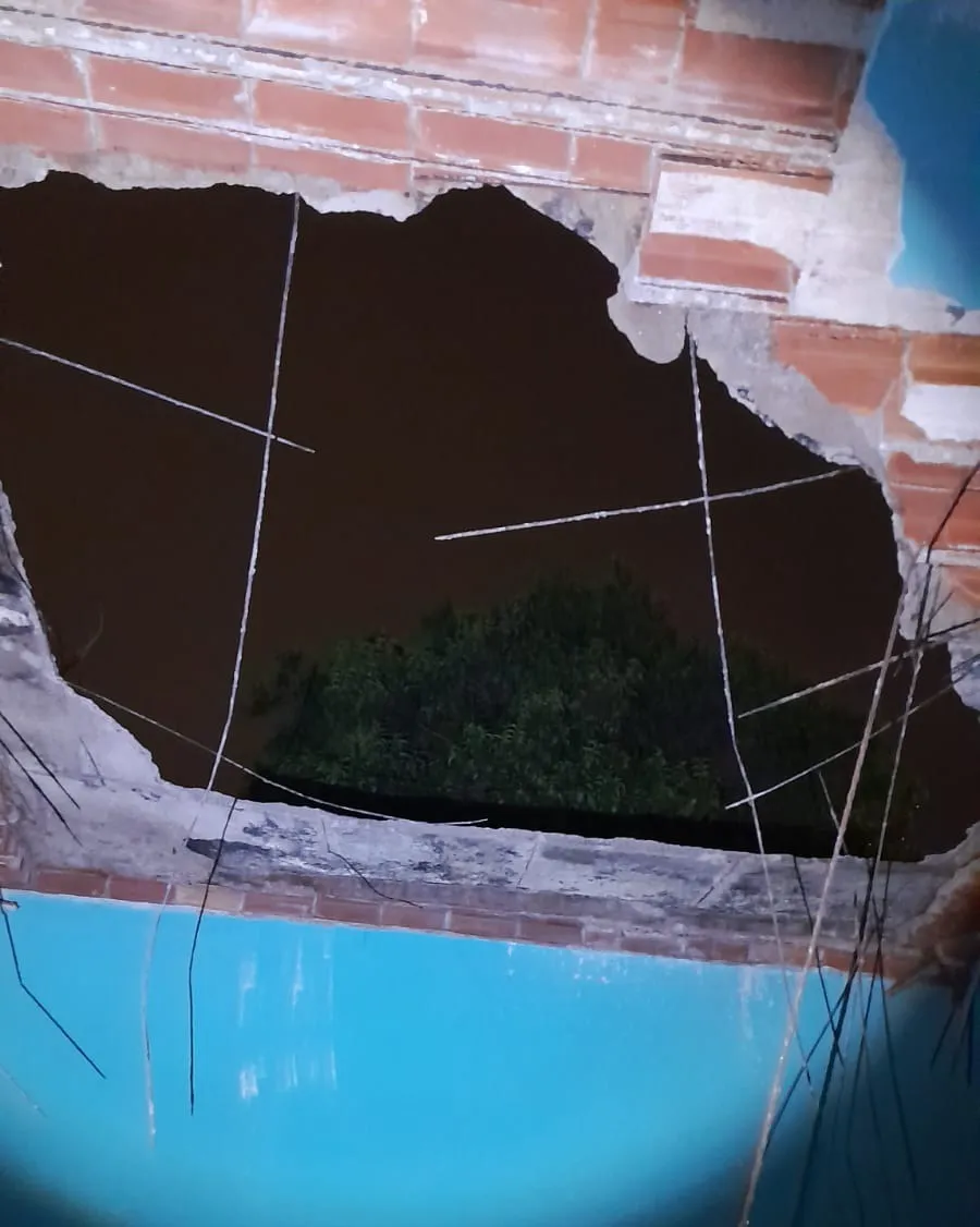 Derrumbe en una pensión de barrio San Vicente (Policía)