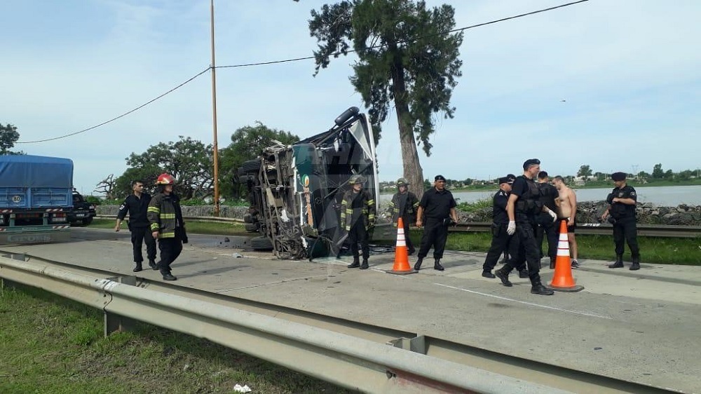 Accidente de Colectivo en Santa Fe gentileza Radio Eme