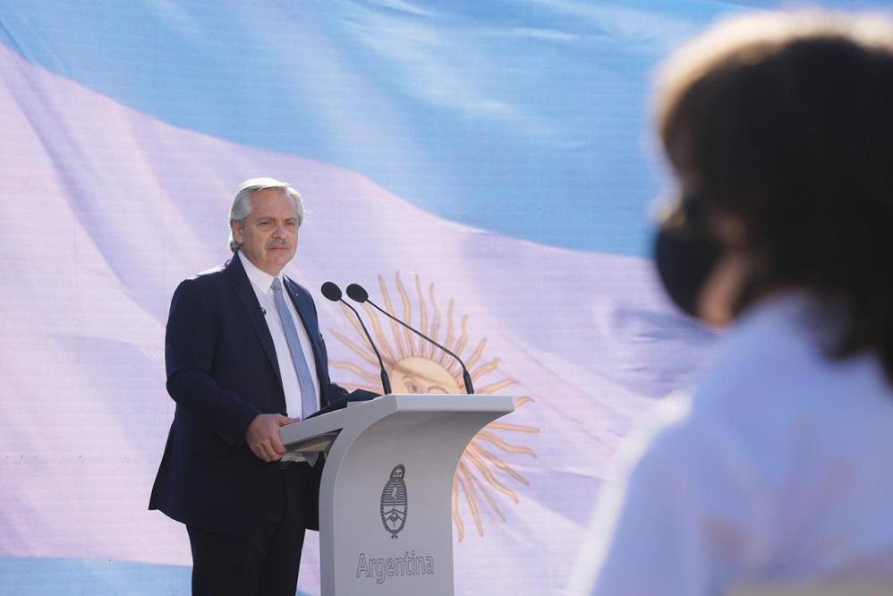 alberto fernandez acto de la bandera