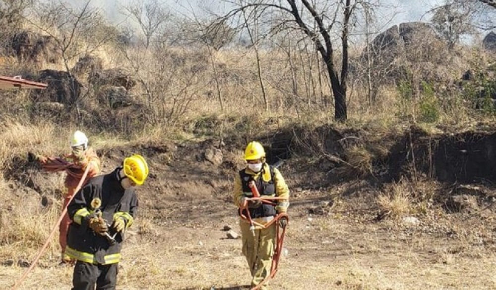 Bomberos incendio fuego @MinGobCba