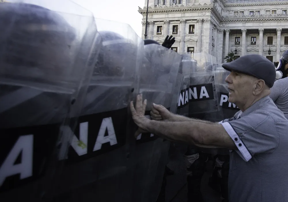Represión a una nueva marcha de jubilados (NA) 2