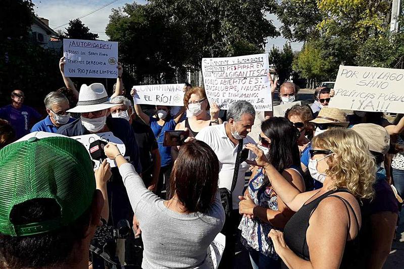 Protesta por contaminación del Lago_03
