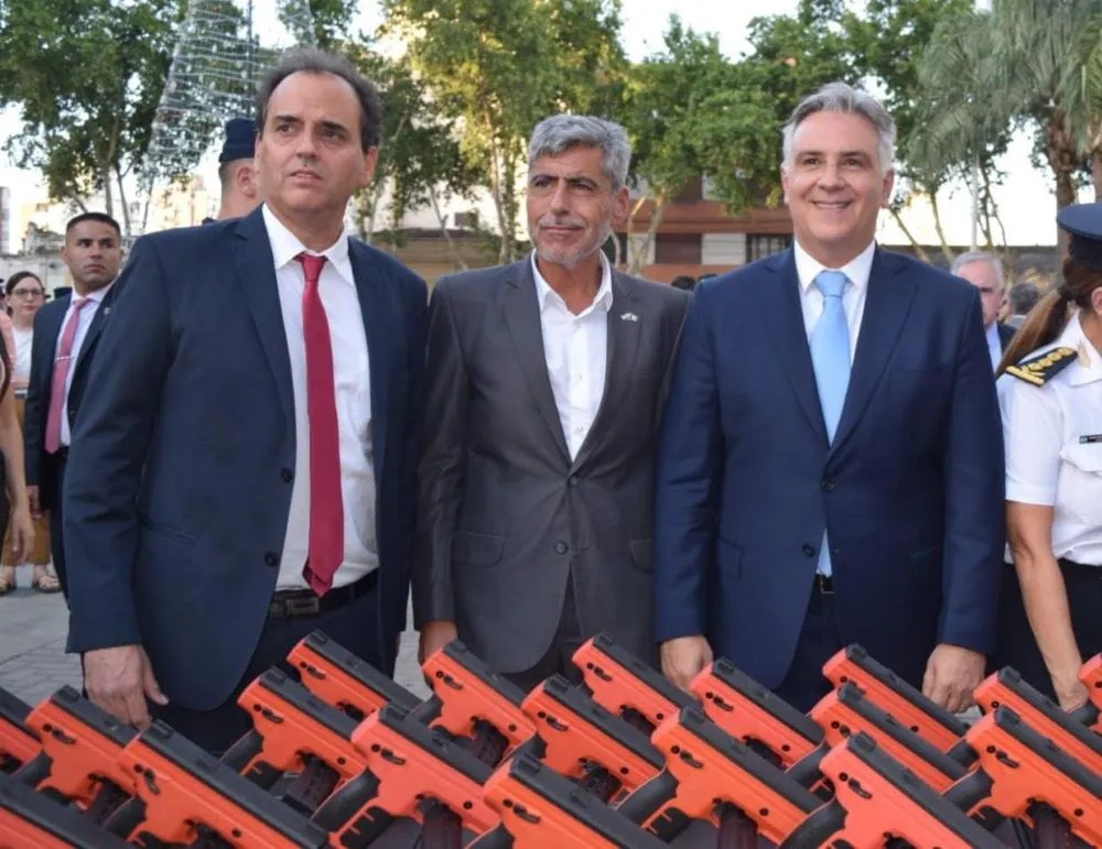 Entrega de armas no letales