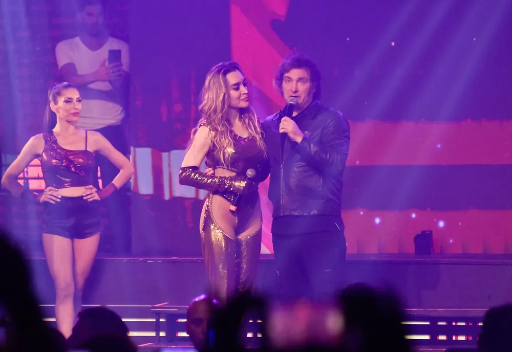 Javier Milei con Fátima Florez en Mar del Plata (NA)
