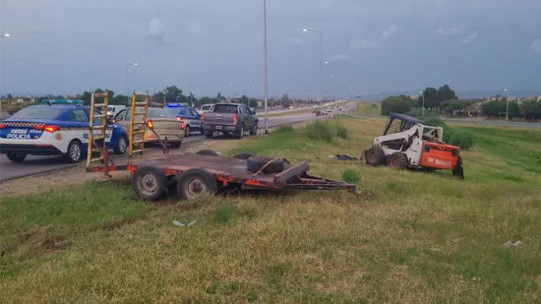 Joven murió tras ser atropellado por un trailer con una excavadora (El doce)
