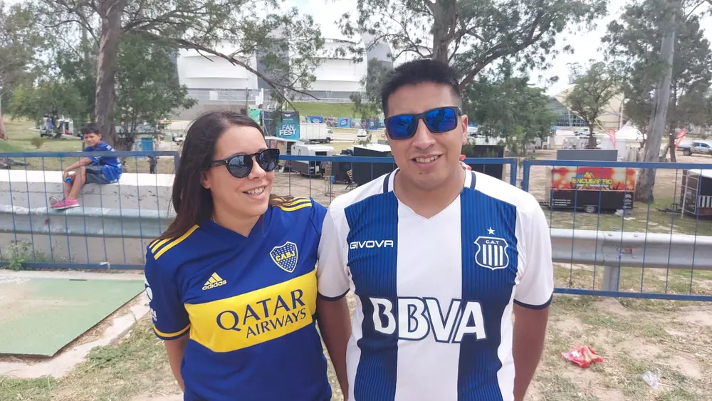 hinchas de talleres en Santiago (2)