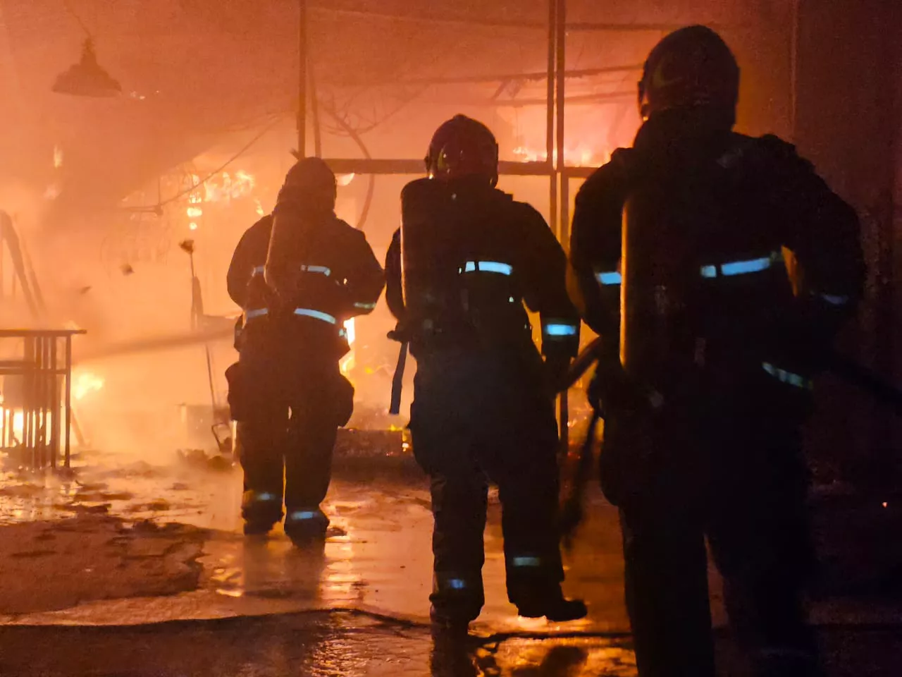 Incendio en taller mecánico de barrio Pueyrredón (Policía de Córdoba)