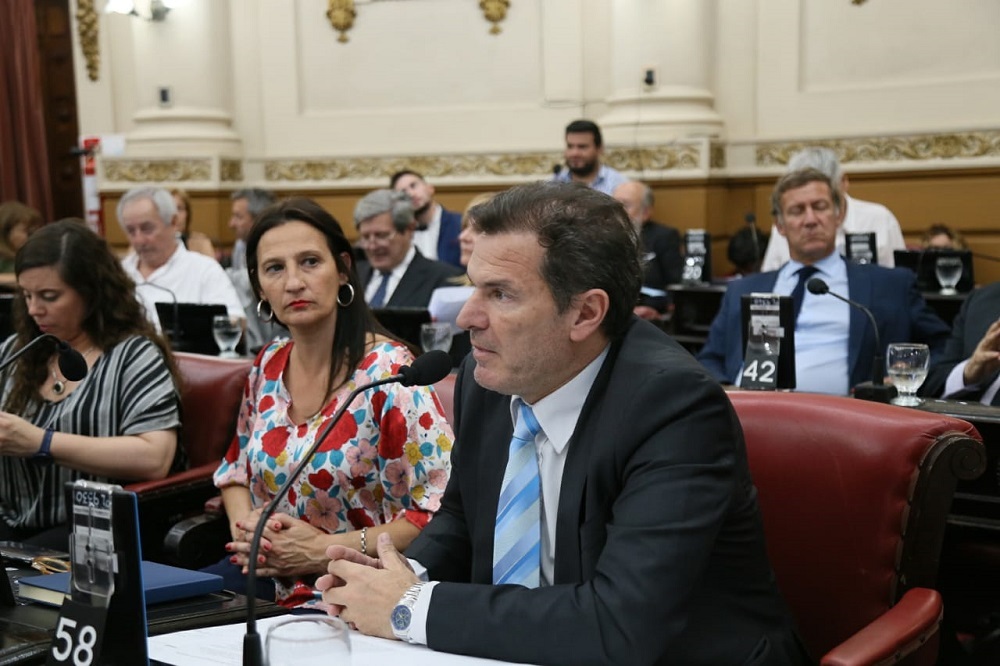 Javier Bee Sellares Legislatura de Córdoba prensa