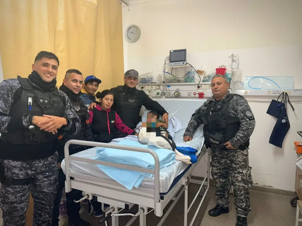 policías bebé cruz del eje