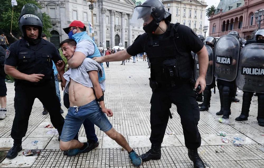 Rosario Plus represión en casa rosada